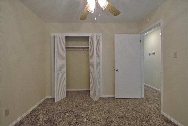 Building Photo - 6489 Hart Ln
