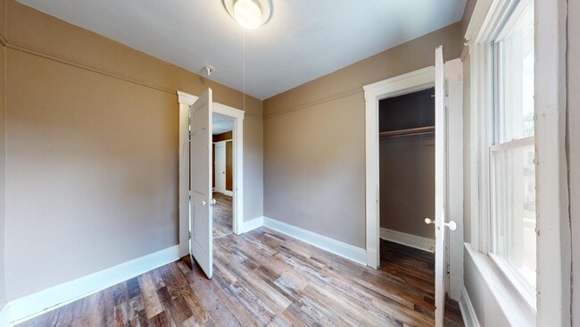 Building Photo - 4104 Clybourne