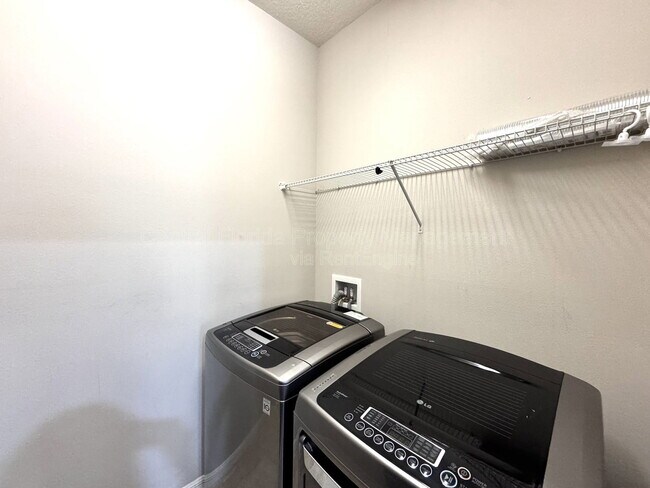 Building Photo - 11860 Thatcher Ave