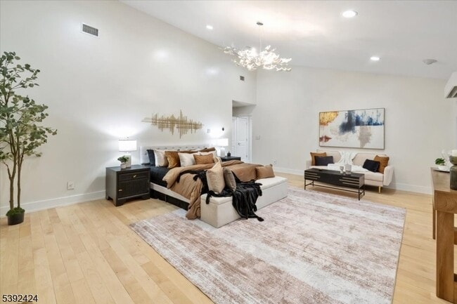 Building Photo - 827 Alden Rd