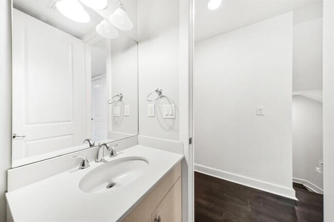 Building Photo - 61 Isle of Venice Dr