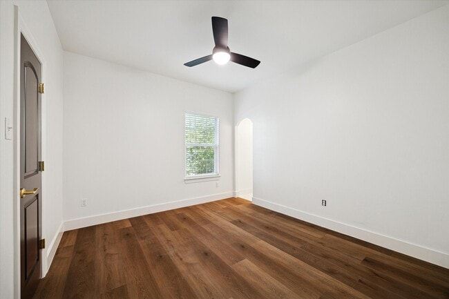 Building Photo - 5406 Darling St