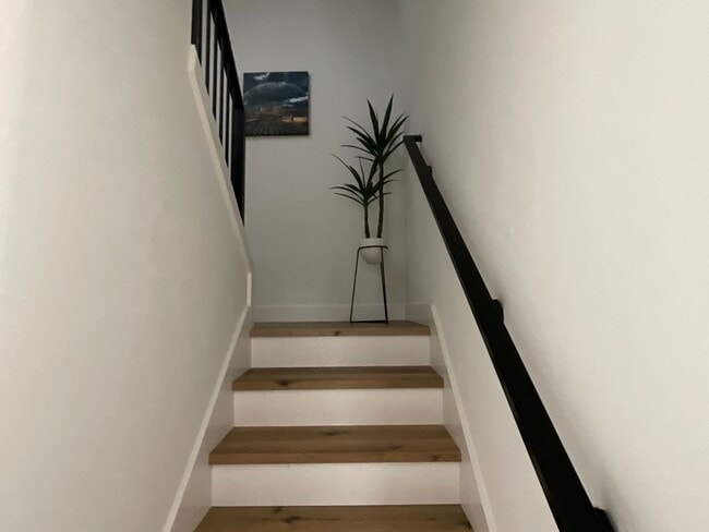 Building Photo - Stunning Townhouse in Ballard