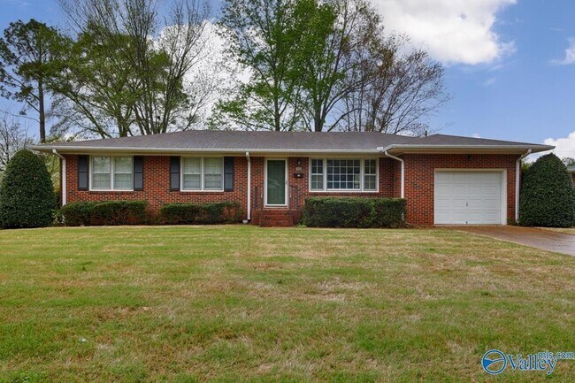 Building Photo - 1610 Chapman Ave NE