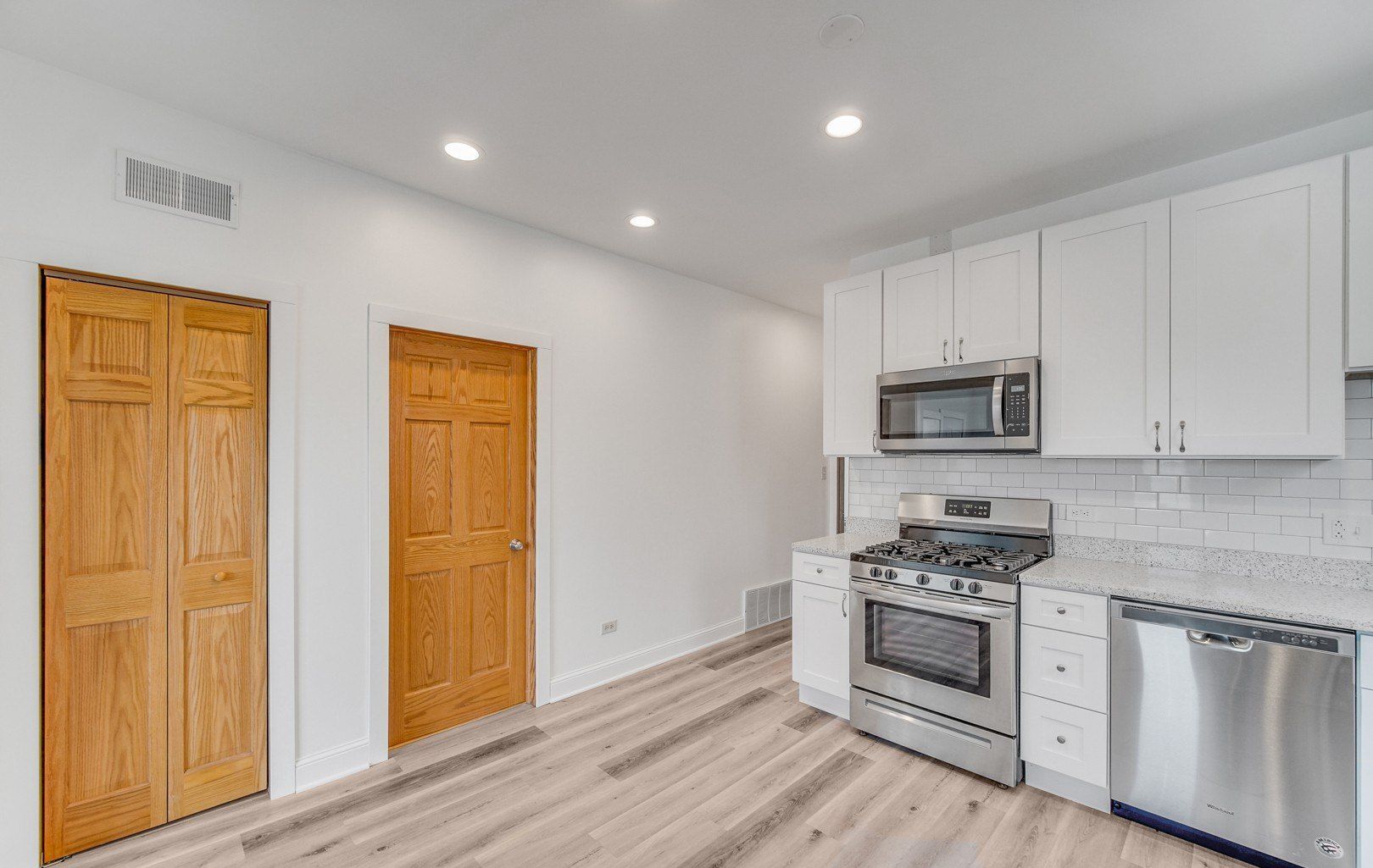 Building Photo - 3615 N Oakley Ave