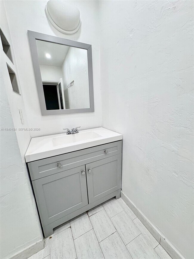 Building Photo - 1332 NE 177th St