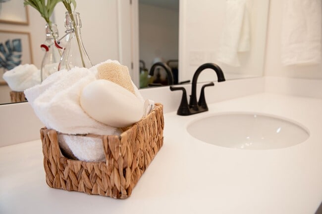 Building Photo - Beautiful 3-Bedroom Townhomes Await at Clover Ridge! Washer & Dryer included