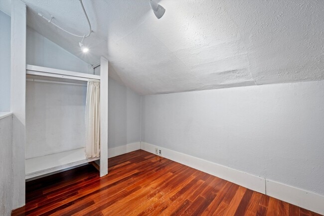 Building Photo - 3917 S Acoma St