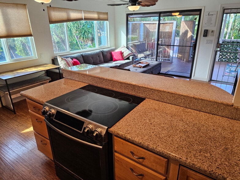 Building Photo - 293 Alaume St