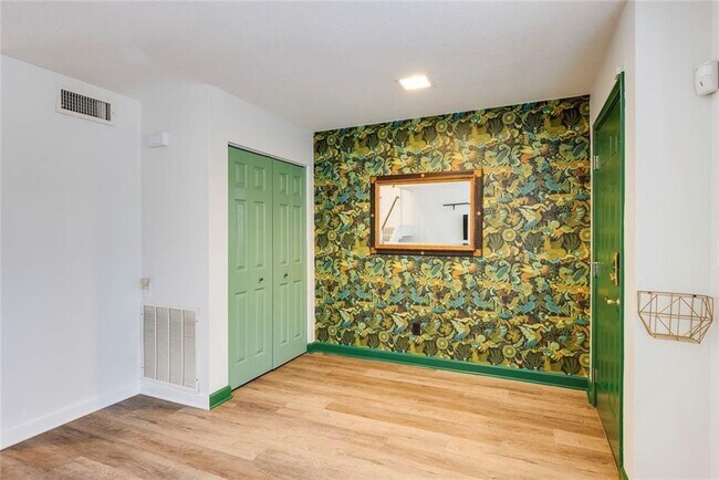 Building Photo - 7094 Stonington Dr NE