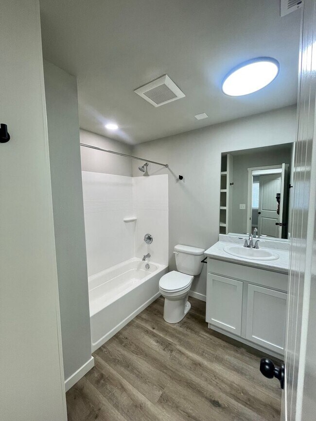 Building Photo - 1011 De La Vista Ln