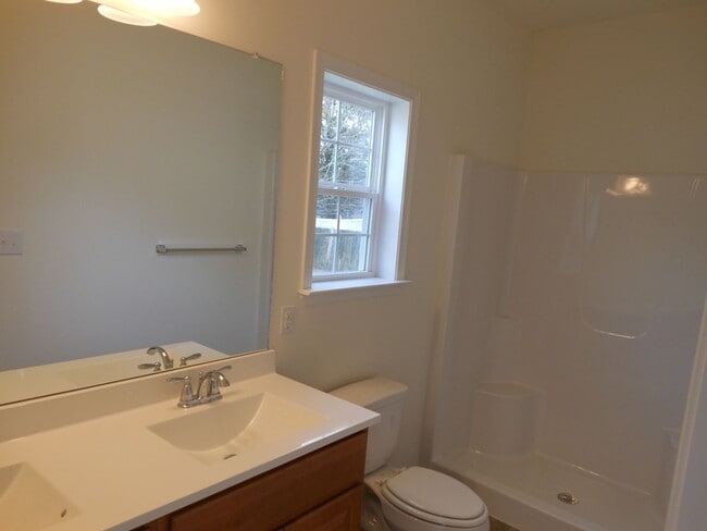 Building Photo - Dont miss out on this great home! Availabl...