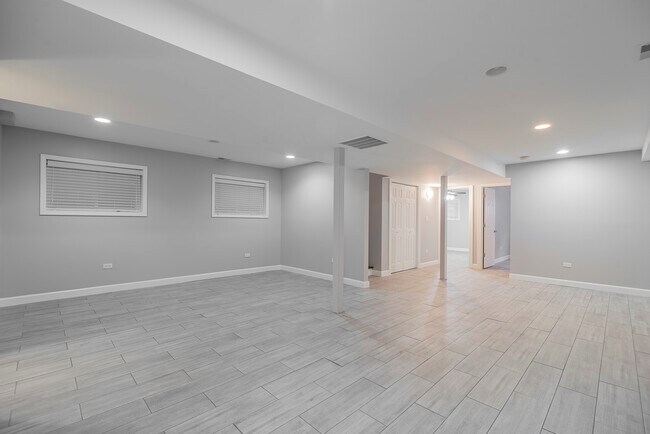 Building Photo - 1906 W 17th St