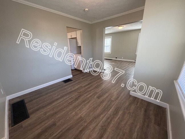 Building Photo - 2 Bed 1 bath Home