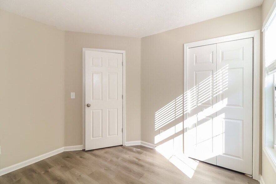 Building Photo - 615 Chantress Ct