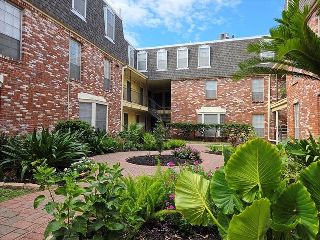 Building Photo - 217 Church St