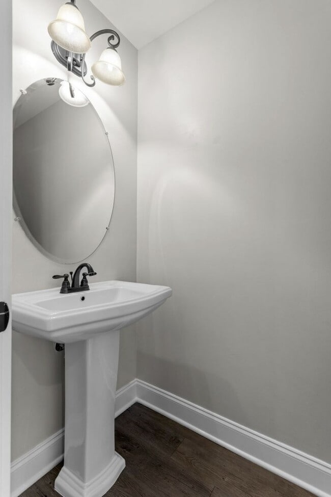 Building Photo - 3BR Home with Bonus Loft & Spa-Inspired Pr...