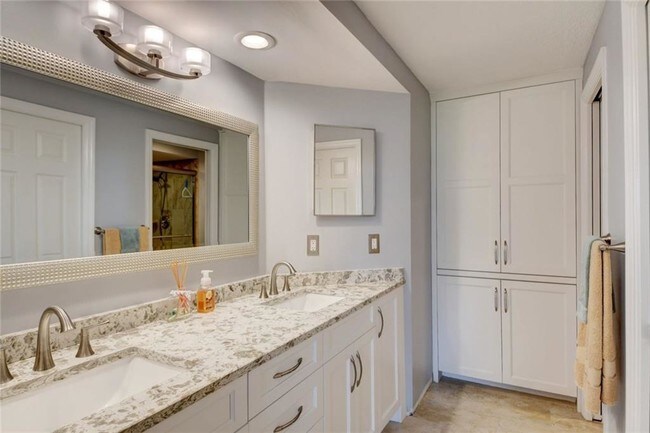 Building Photo - 6101 SE Landing Way