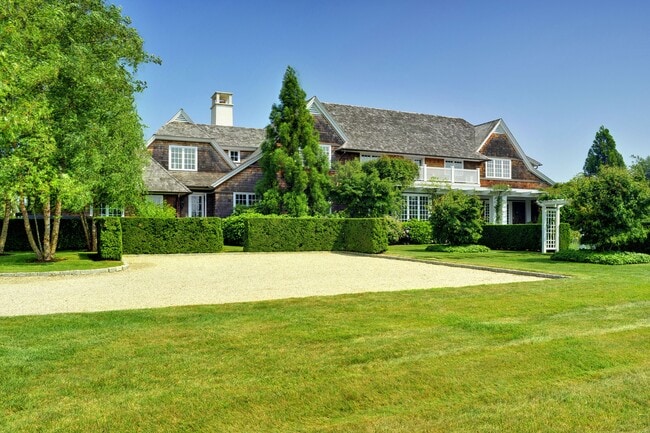 Building Photo - 587 Sagaponack Road