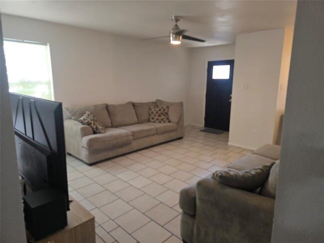 Building Photo - 841 Mica Ln