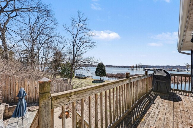 Building Photo - 5884 Rays Dr