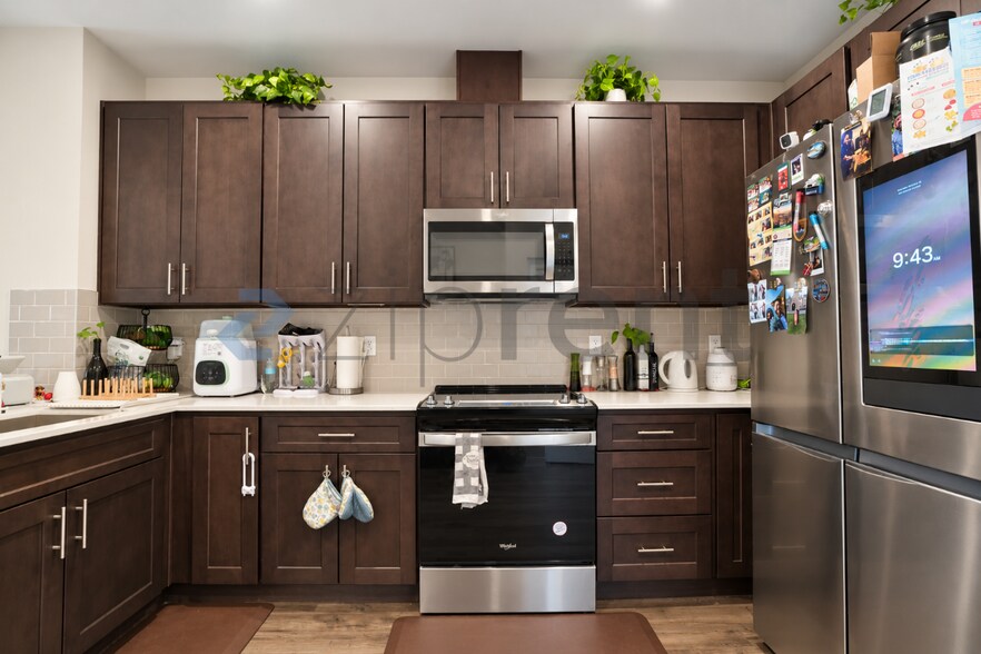 Building Photo - Unit G