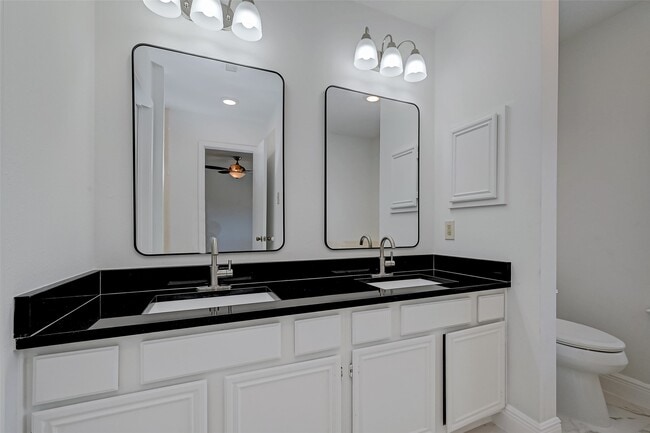 Building Photo - 16015 Surrey Woods Dr