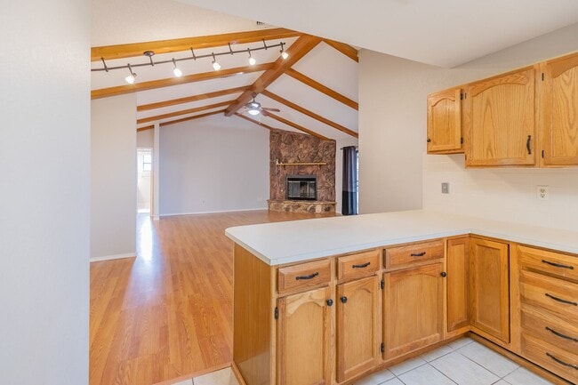 Building Photo - Charming 3 Bedroom 2 Bathroom - Spacious & Fenced Backyard