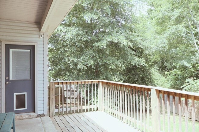 Building Photo - 205 Windcrest Cir