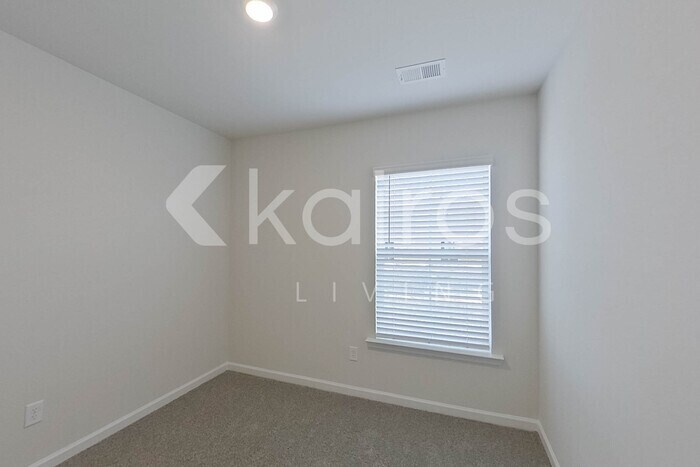 Building Photo - 2137 Banyon Cir