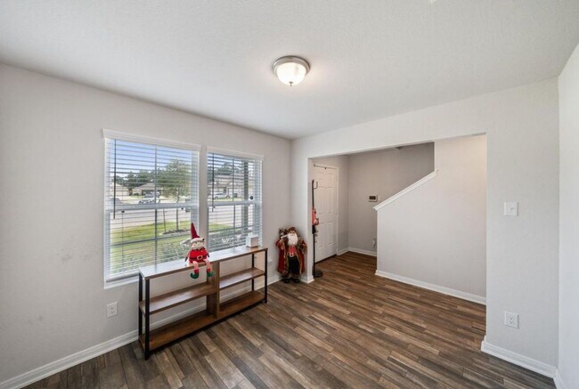 Building Photo - 2224 Cedar Vly Dr