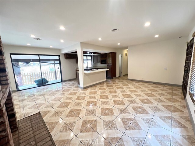 Building Photo - 503 N California Ave