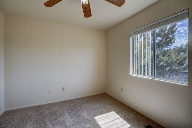Building Photo - 5 Bedroom + a Den, 3 Bathroom, 2 Car Garage For Rent in Prescott!