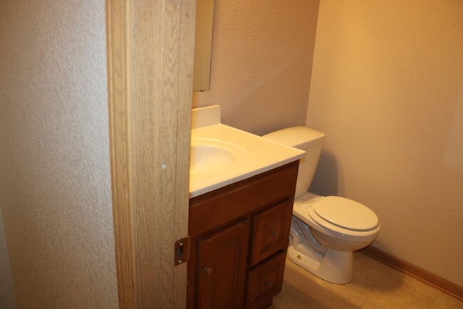 Building Photo - Townhome in Crystal Ridge