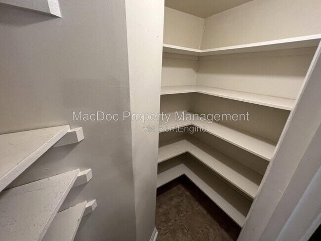 Building Photo - 14611 Earlham Ct