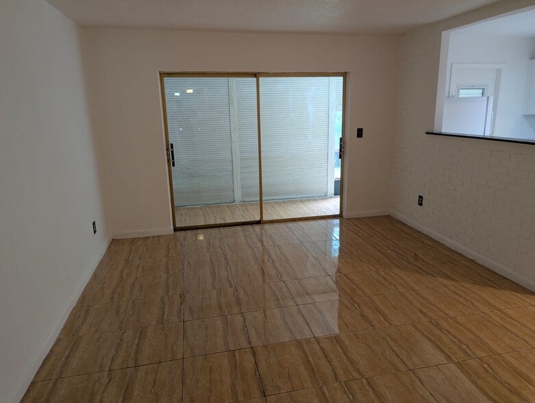 Building Photo - 20400 NW 7th Ave