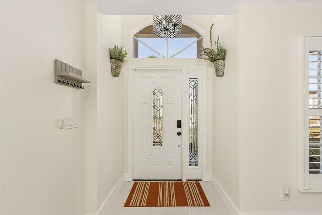 Building Photo - 2320 SW 21st St