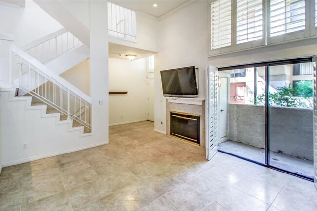 Building Photo - Modern Elegance Meets Calabasas Comfort