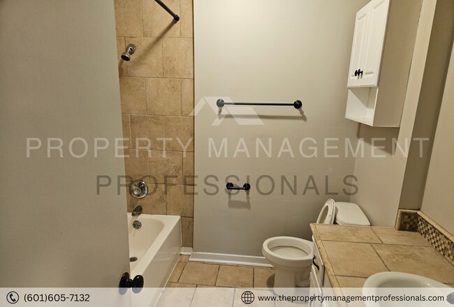 Building Photo - Relaxing and ready for you located in the ...