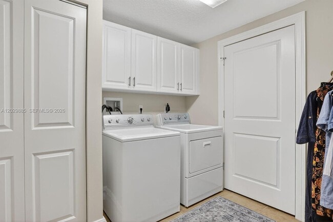 Building Photo - 1200 Hillsboro Mile