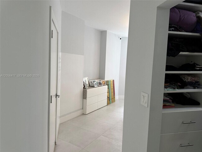 Building Photo - 888 Brickell Key Dr
