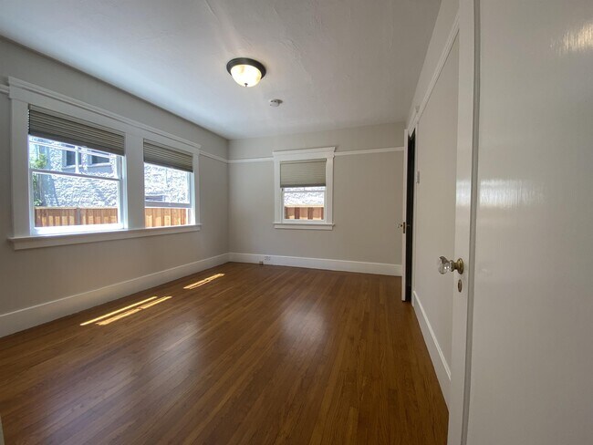 Building Photo - 1401 Bellevue Ave