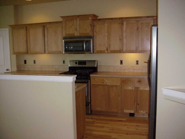 Building Photo - VIDEOTOUR: Stunning Home with Lots of Spac...