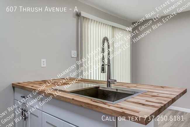Building Photo - 607 Thrush Ave