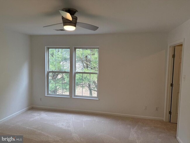 Building Photo - 3 Coachlight Dr