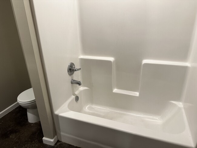 Building Photo - 402 Kiersen Ln