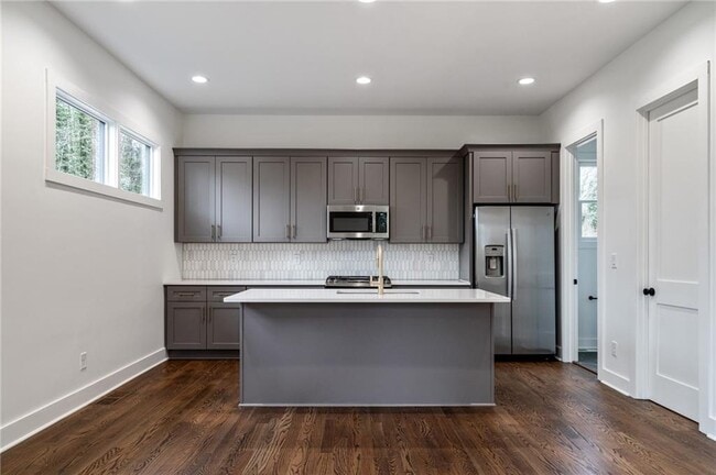 Building Photo - 1453 Bridges Ave SW