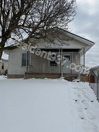 Building Photo - Updated 3 bed 1 bath home