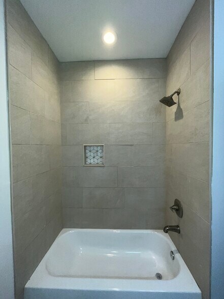 Building Photo - 2142 Penrose Ave