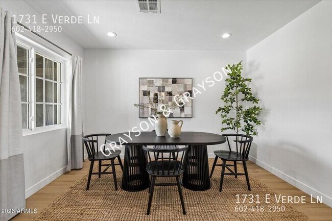 Building Photo - Beautiful Brick Home in Phoenix